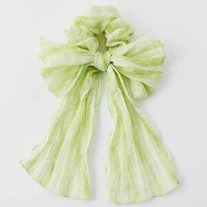 NWT Urban Outfitters Long Bow Green Crinkle Scrunchie